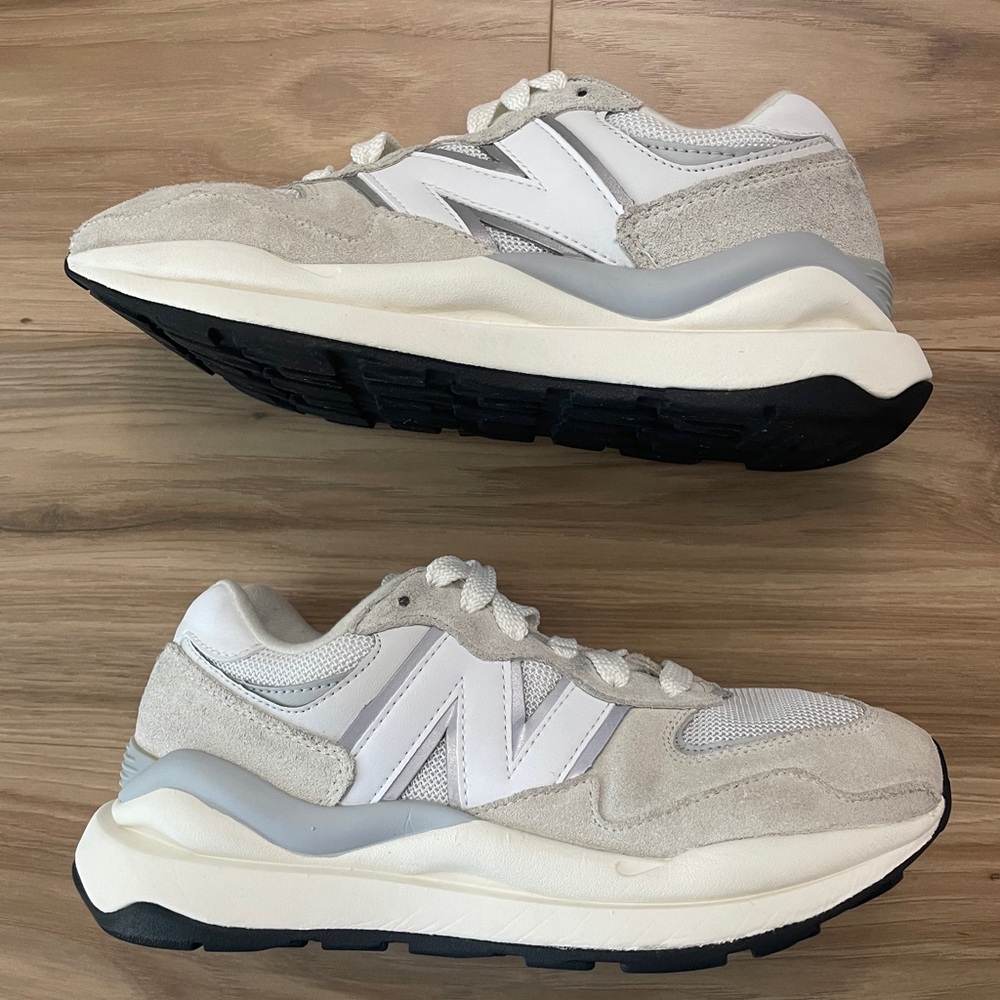 New Balance 5740 Women's Lace Up Running Shoes       White Athletic Shoes